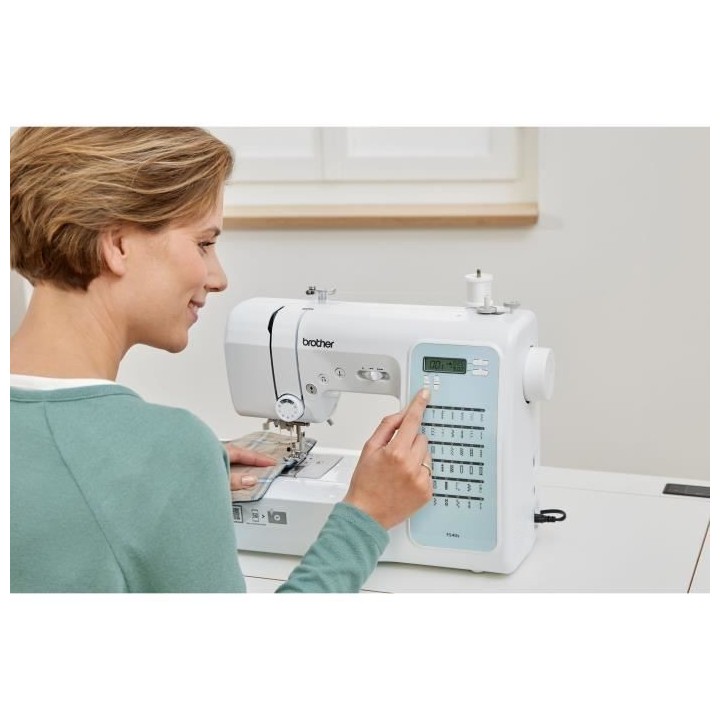 Machine a coudre électronique BROTHER FS40s - 40 points de couture -