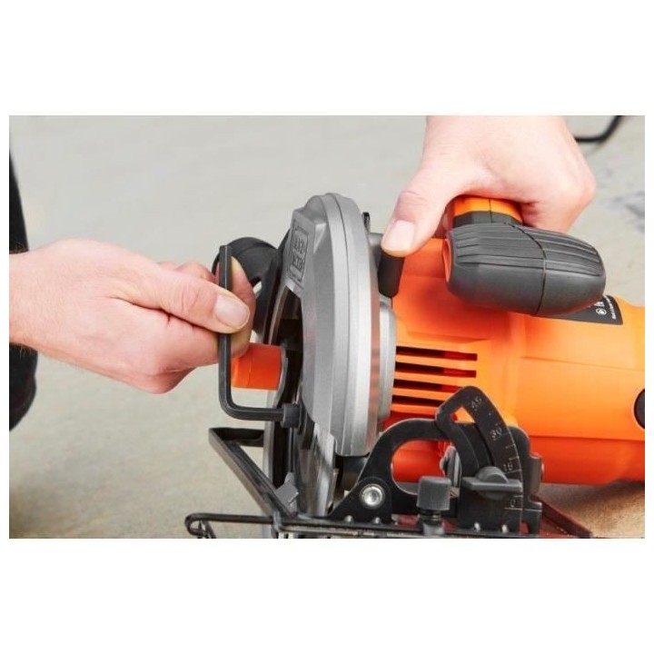 Scie circulaire filaire BLACK+DECKER CS1550-QS - Profondeur de coupe 6