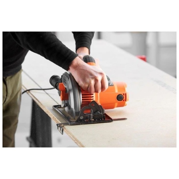 Scie circulaire filaire BLACK+DECKER CS1550-QS - Profondeur de coupe 6