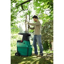 Broyeur de végétaux Bosch - AXT 22 D (2200W, poussoir pour déchets verts, bac 53L, débit: 170 Kg/H, coupe maximale: Ø 38 mm