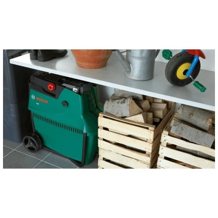 Broyeur de végétaux Bosch - AXT 22 D (2200W, poussoir pour déchets