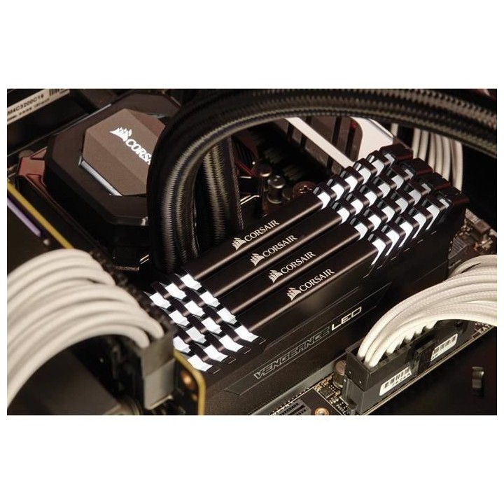 CORSAIR Mémoire PC Vengeance LED - DDR4 - Kit 64GB (4 x 16GB) - 3000