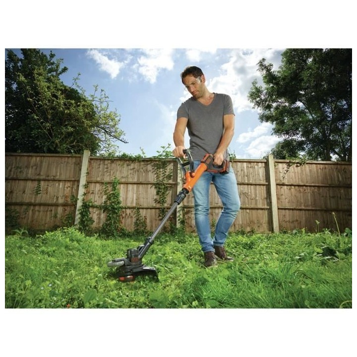 Coupe-bordure sans fil BLACK+DECKER STC1840EPC-QW - 18V - 30 cm