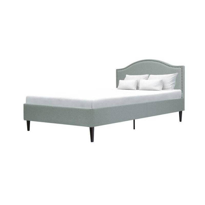 Lit adulte classique NAILHEADS - 160 x 200 cm - Tissu - Gris clair - Tete de lit cloutée et pieds bois - Sommier inclus