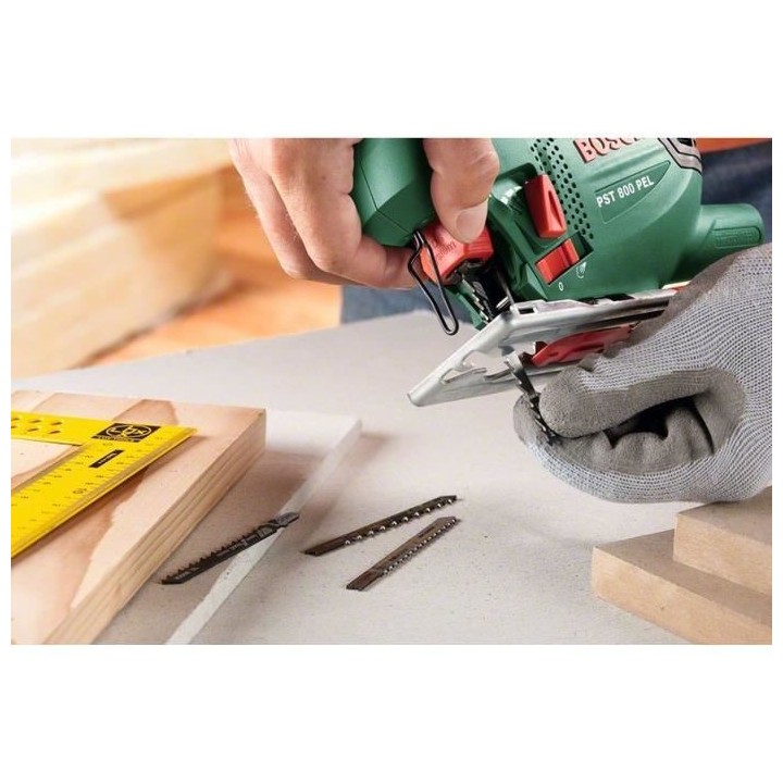 BOSCH Scie sauteuse PST 800 PEL base alu 530W