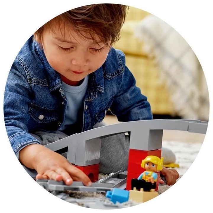 LEGO 10872 DUPLO Town Les Rails Et Le Pont Du Train, jouet pour enfant