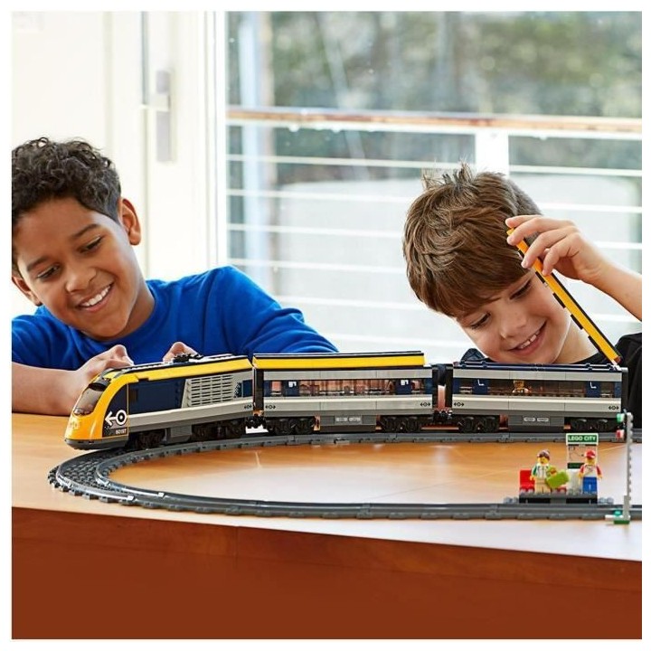 LEGO 60197 City Le train de Passagers Télécommandé Bluetooth, Moteu