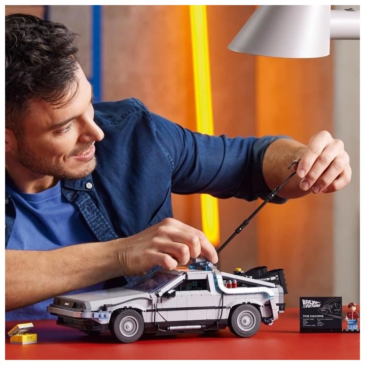 LEGO 10300 La machine a remonter le temps de Retour vers le futur