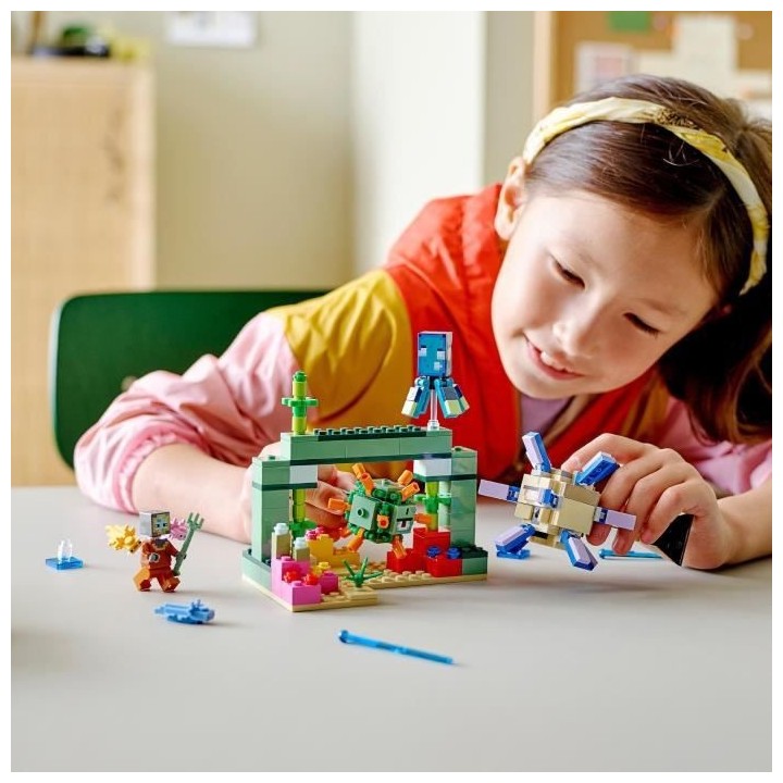 LEGO 21180 Minecraft Le Combat Des Gardiens, Set Aventure Sous-Marine,