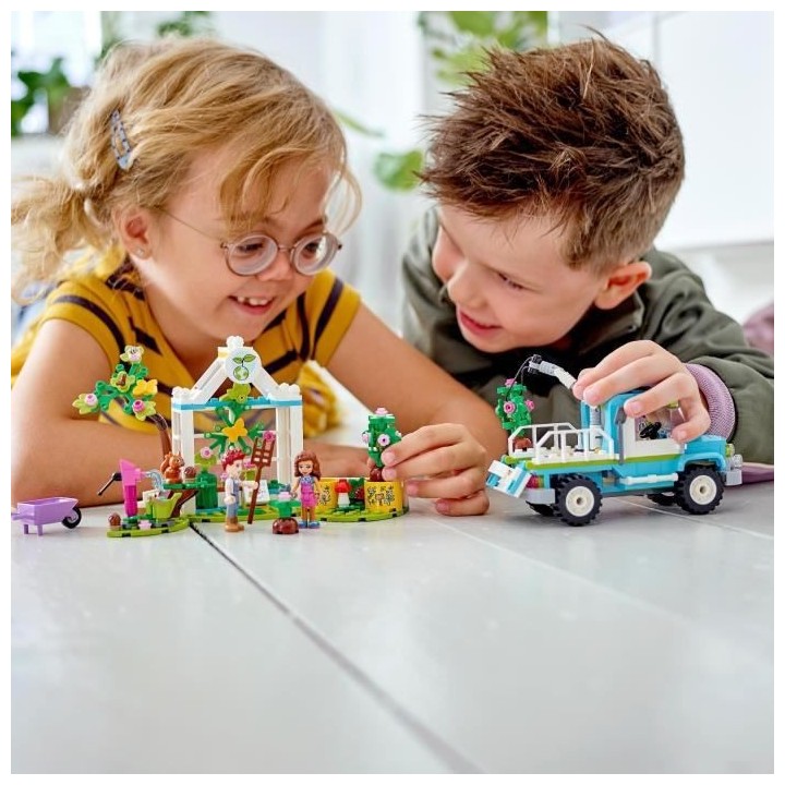 LEGO 41707 Friends Le Camion Planteur d'Arbres, Jouet de Construction