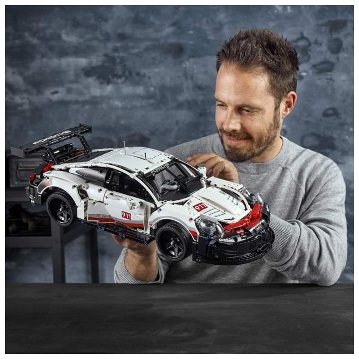 LEGO - Voiture de Course Technic Porsche 911 RSR Détaillée a Constru