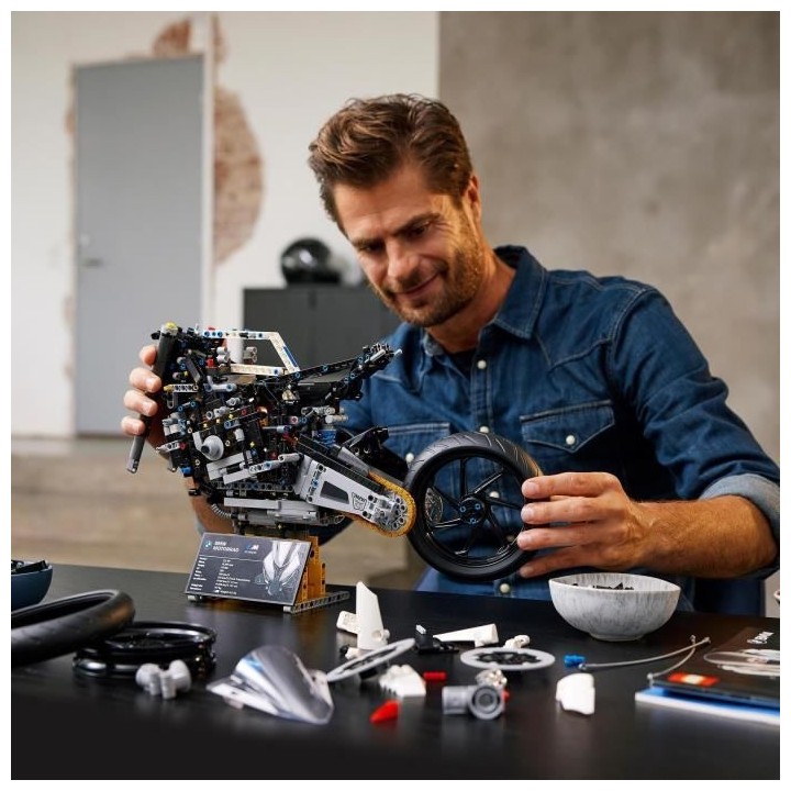 LEGO Technic 42130 BMW M 1000 RR, Construction Moto BMW, Maquette Moto
