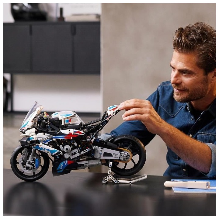 LEGO Technic 42130 BMW M 1000 RR, Construction Moto BMW, Maquette Moto