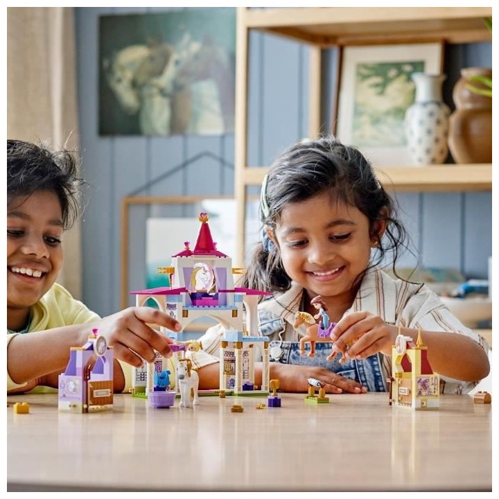 LEGO 43195 Disney Les Écuries Royales de Belle et Raiponce Jouet de C