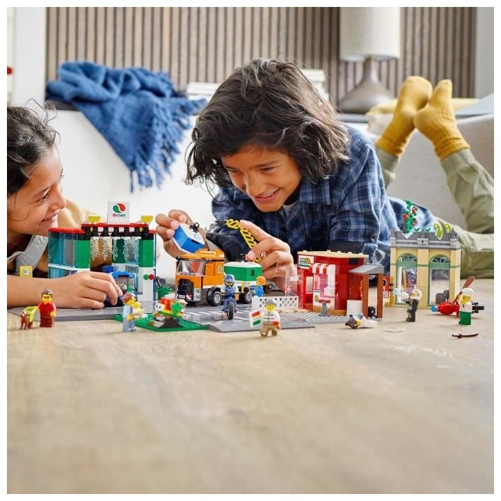 LEGO City 60292 Le Centre-Ville, Jouet de Restaurant, avec Voiture, V