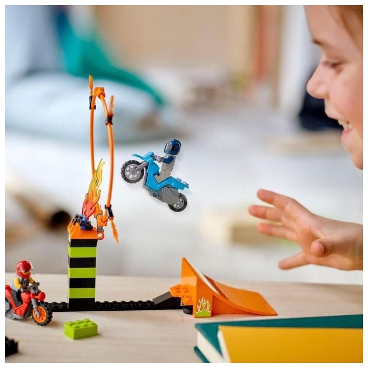 LEGO 60299 City Stuntz Le Spectacle des Cascadeurs, Motos a Rétrofric