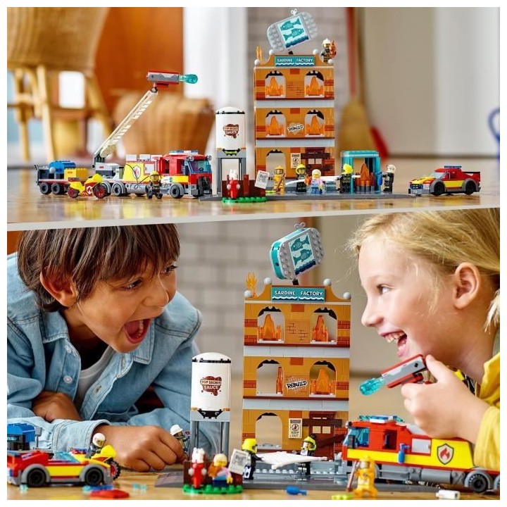 LEGO 60321 City Fire La Brigade Pompiers Set de Construction avec Flam