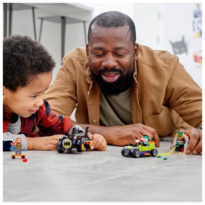 LEGO Batman 76180 Batman contre le Joker : Course-poursuite en Batmobi