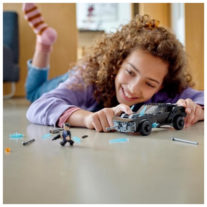 LEGO 76181 DC Batman Batmobile : a La Poursuite du Pingouin, Voiture J