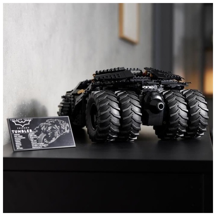 LEGO 76240 DC Batman La Batmobile™ Tumbler, Set Pour Adultes a Expos