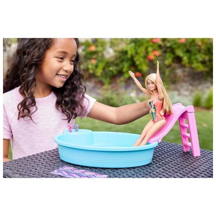 BARBIE Mobilier Barbie et sa Piscine