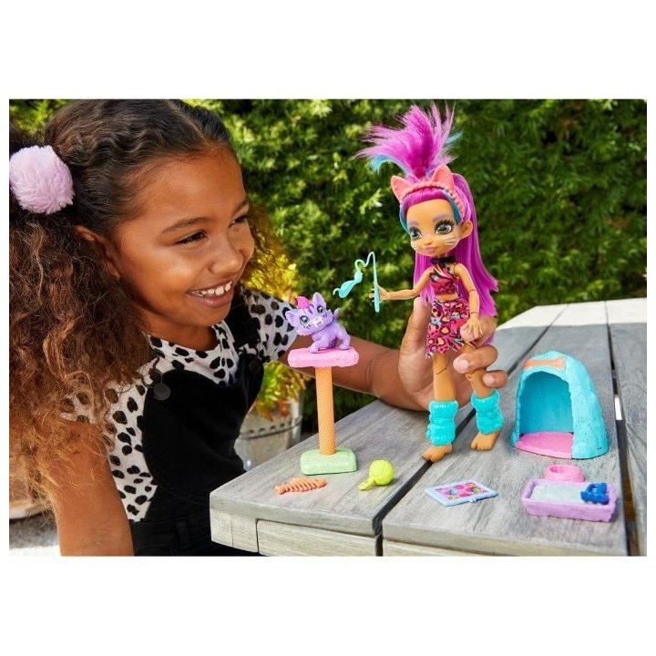 CAVE CLUB Coffret Histoire des Cavernes Poupée Roaralai 20 cm avec so