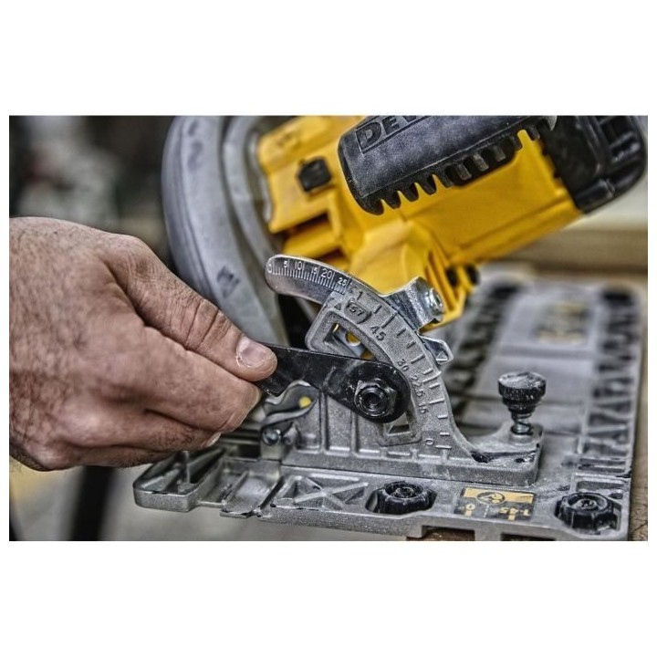 Scie circulaire 1600 W diametre 190 mm en coffret haute qualité - DEW