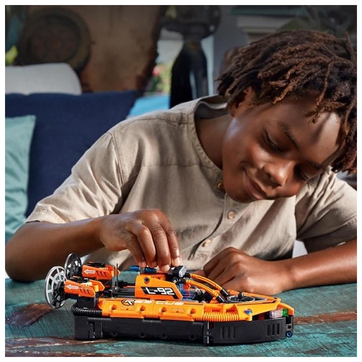 LEGO Technic 42120 Aéroglisseur de Sauvetage, et Avion Bimoteur, Joue