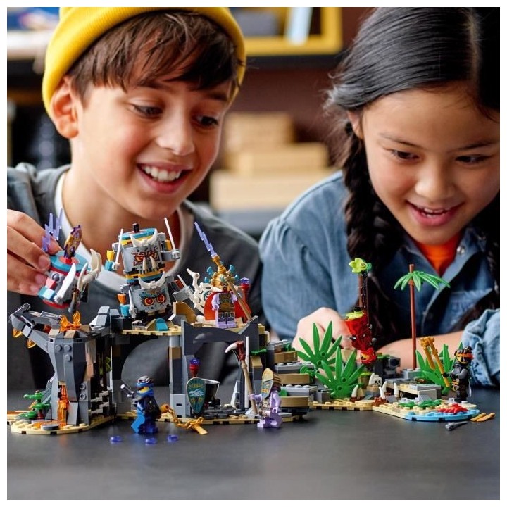 LEGO NINJAGO 71747 Le Village des Gardiens, Jouet de Construction, ave