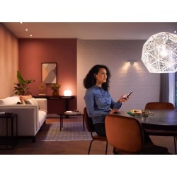 PHILIPS Hue White Kit de démarrage ampoule LED connectée 9,5W - E27 x3 et télécommande Hue