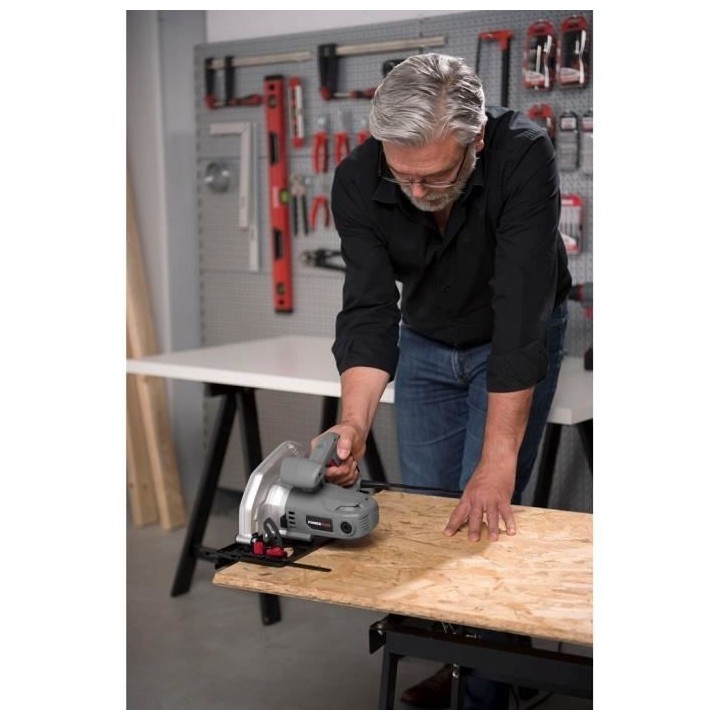 POWERPLUS Scie circulaire a angle réglable 1200 W POWE30050