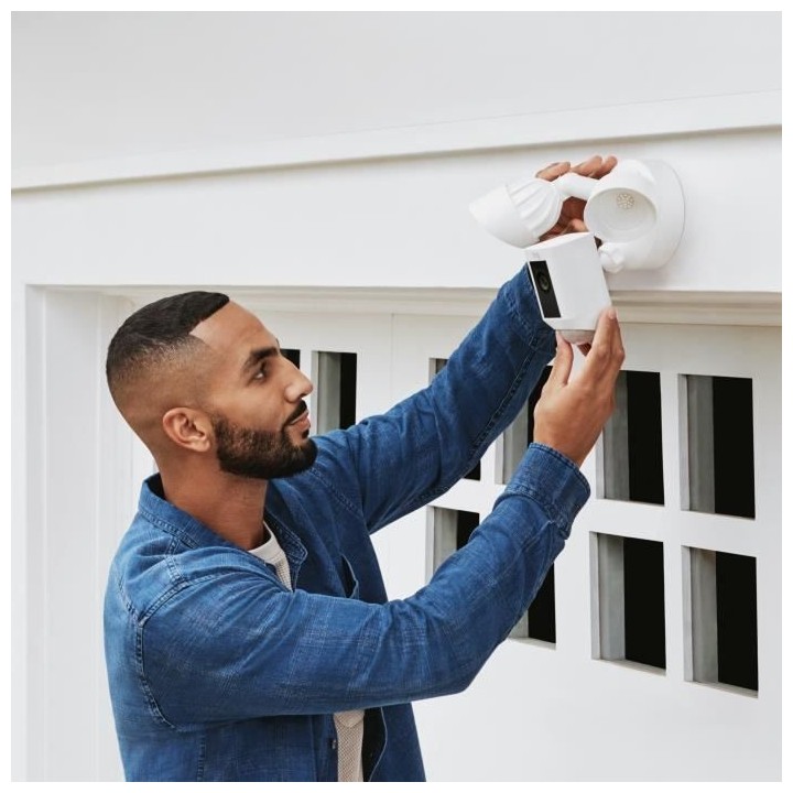 RING - Floodlight Cam Wired Plus - Caméra de surveillance extérieure