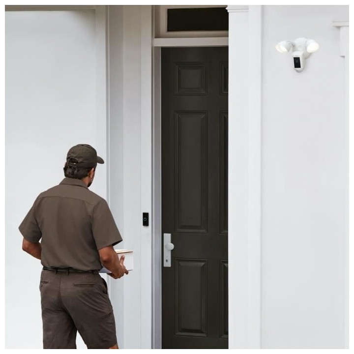 RING - Floodlight Cam Wired Plus - Caméra de surveillance extérieure